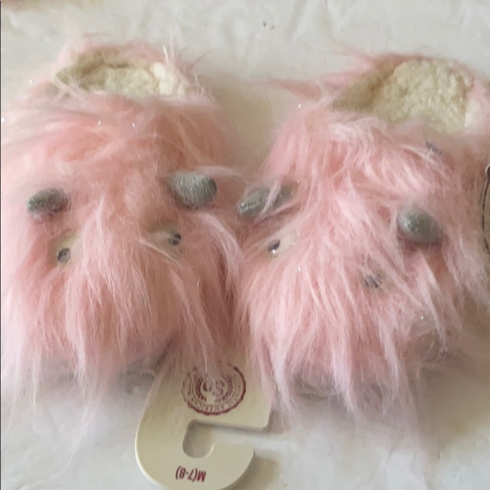So house googlyeyed slippers